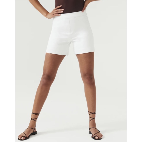 SPANX Pants - NWT Spanx Women’s On-The-Go 6” Shorts White - Size 1X